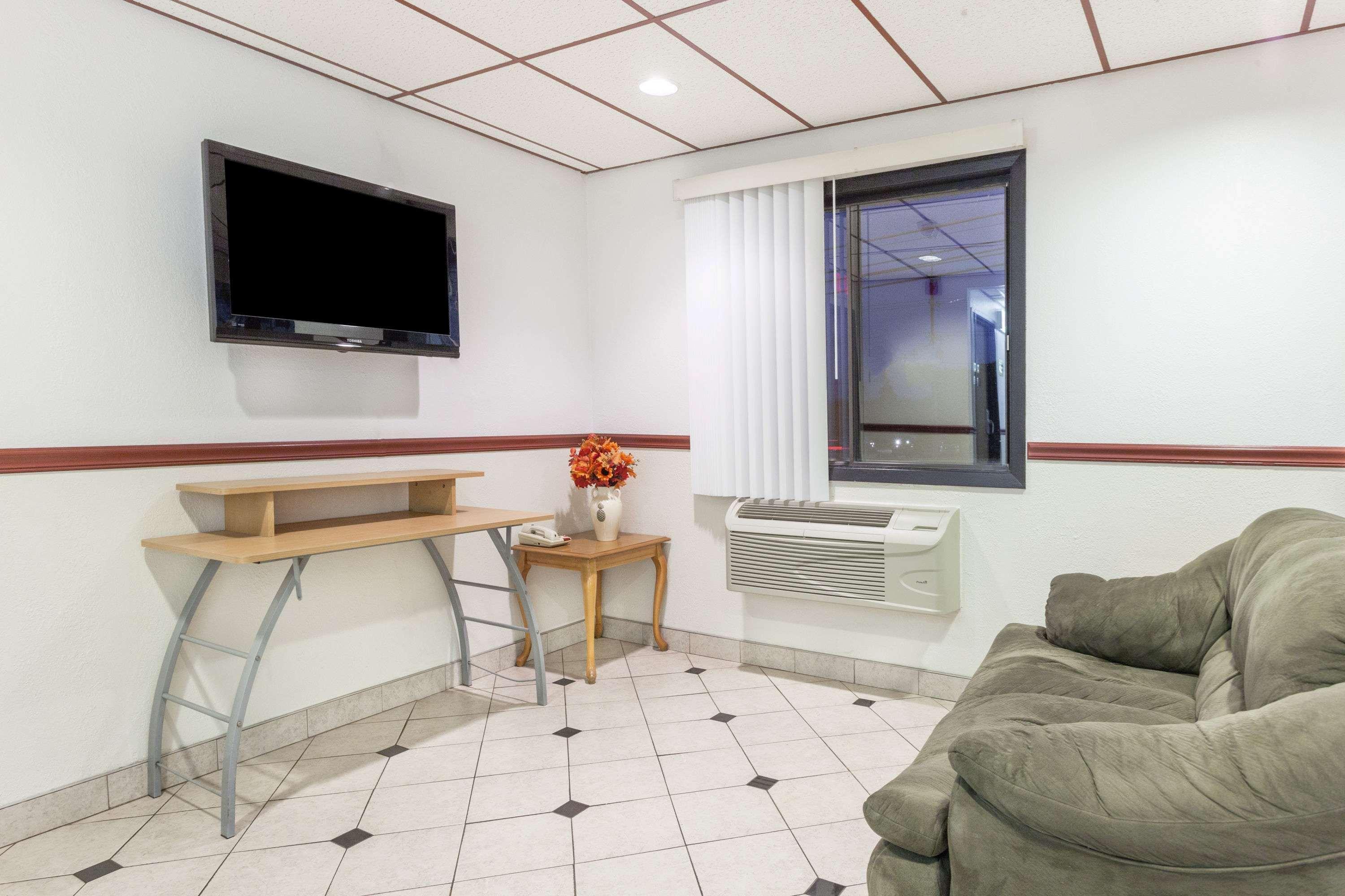 Super 8 By Wyndham Winchester Va Luaran gambar